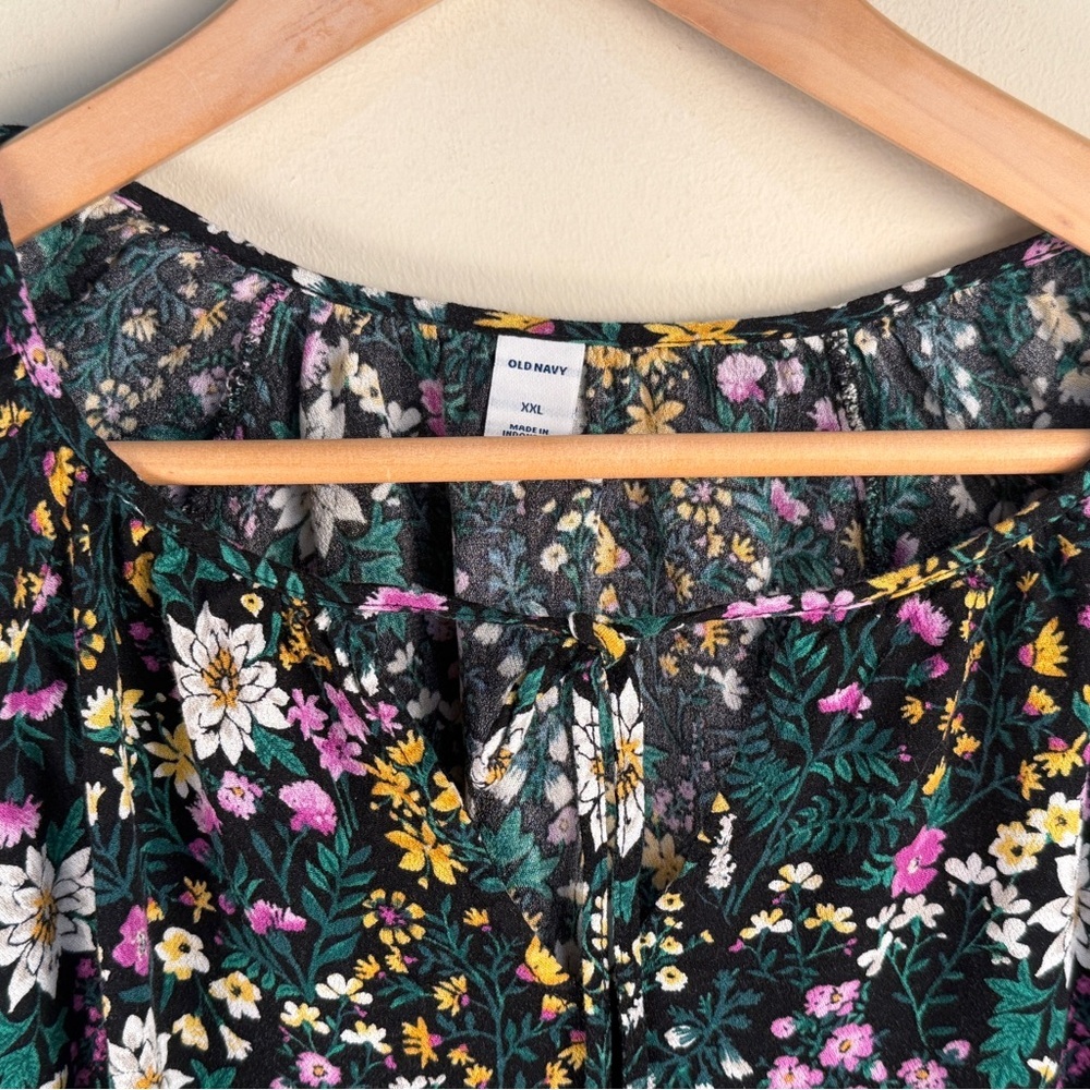 Old Navy Peasant Tie Front Blouse Rayon Black Yellow Purple Florals Ruffle 2X - Picture 5 of 12